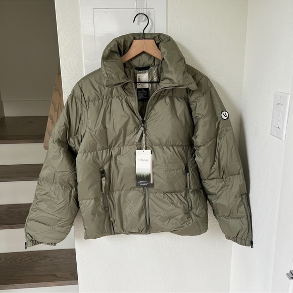 NWT Vuori Hillside Down Puffer Jacket in Laurel Green - Picture 4 of 10